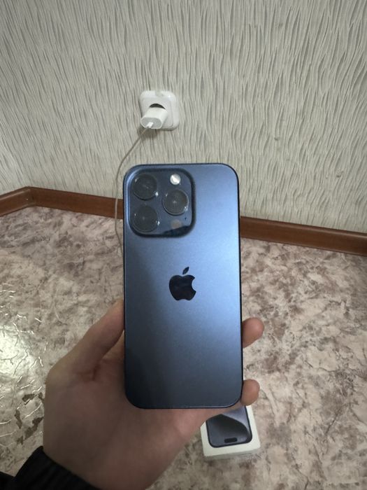 продам айфон  15 про.256 гб