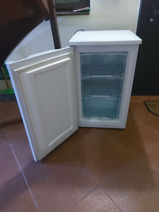 Vând congelator în stare buna de funcționare