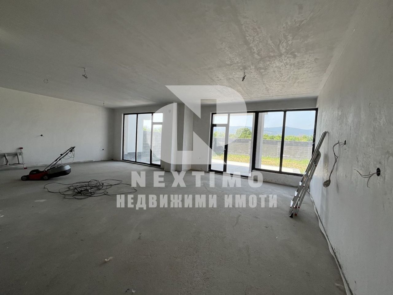 Продава се Къща в Пловдив, Остромила - 330 кв.м за 1243 €/кв.м - Снимка #2
