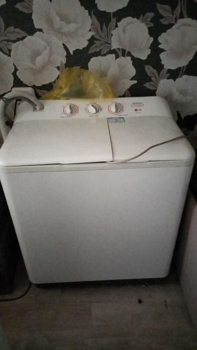 Машинка полуавтомат LG, 6кг в отличном состоянии.