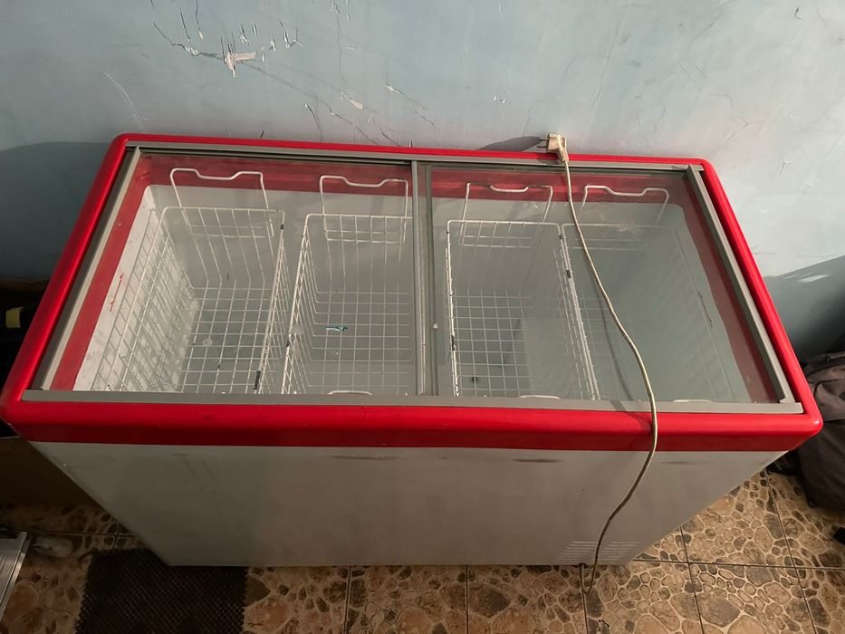 Морозильник Снеж витринный