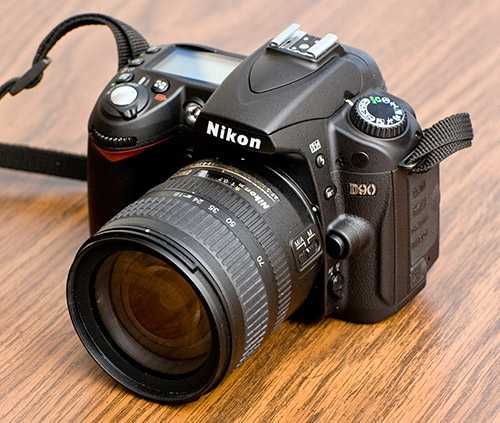 Aparat foto pro DSLR NIKON D90 cu obiectiv si accesorii