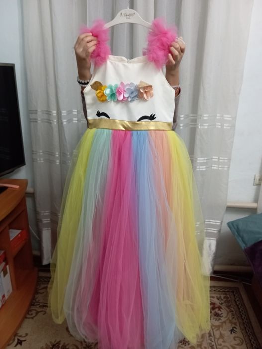 Нарядное платье на девочку