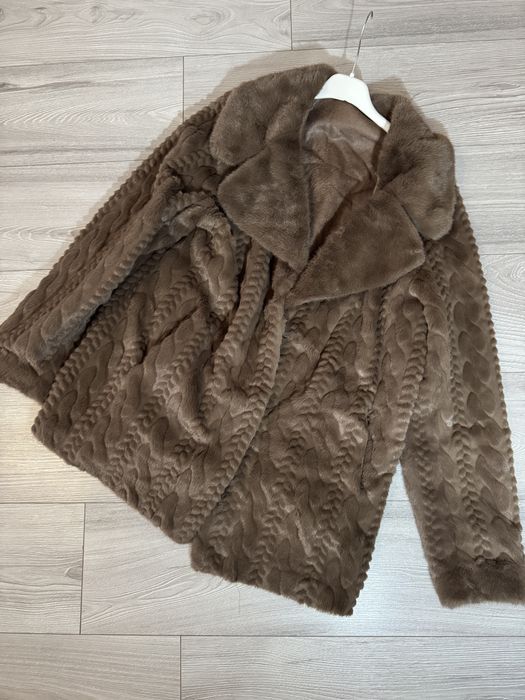 Haina blana nurca aurie