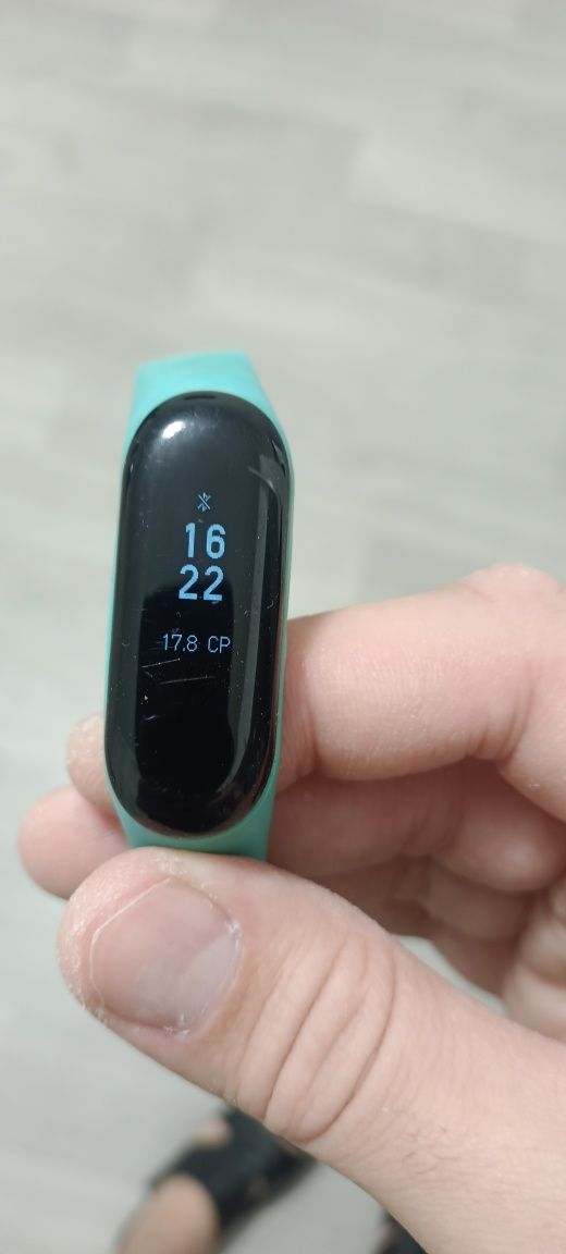 Продам mi band 3