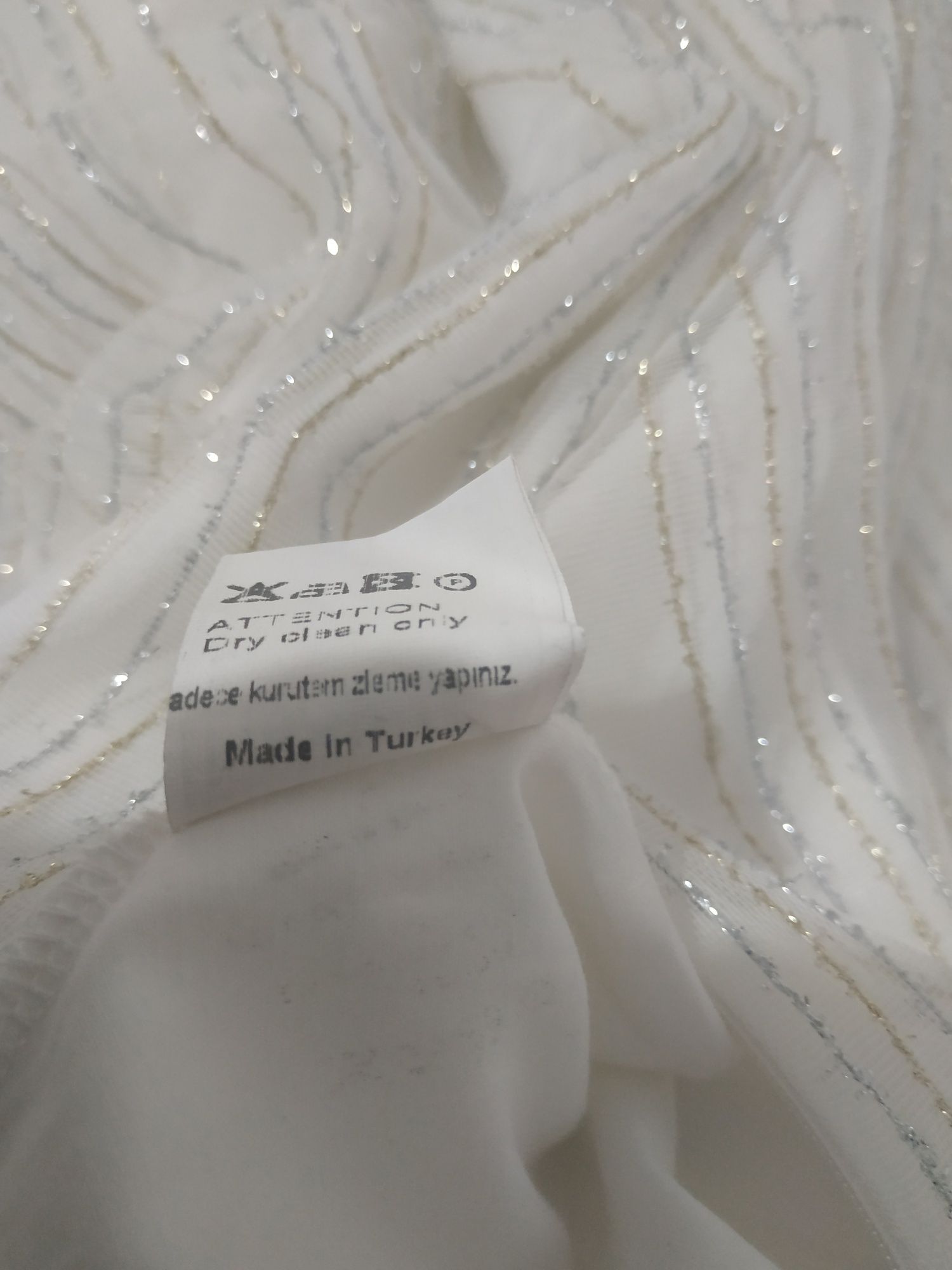 Продам шикарное Платье +подарок