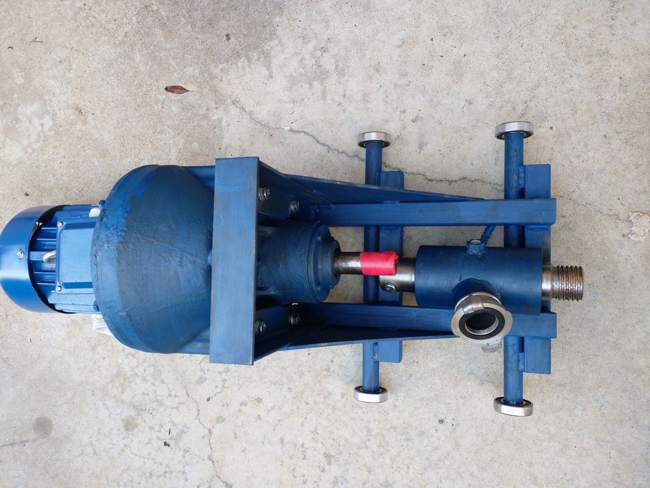 Редуктор с двигател и промивна глава