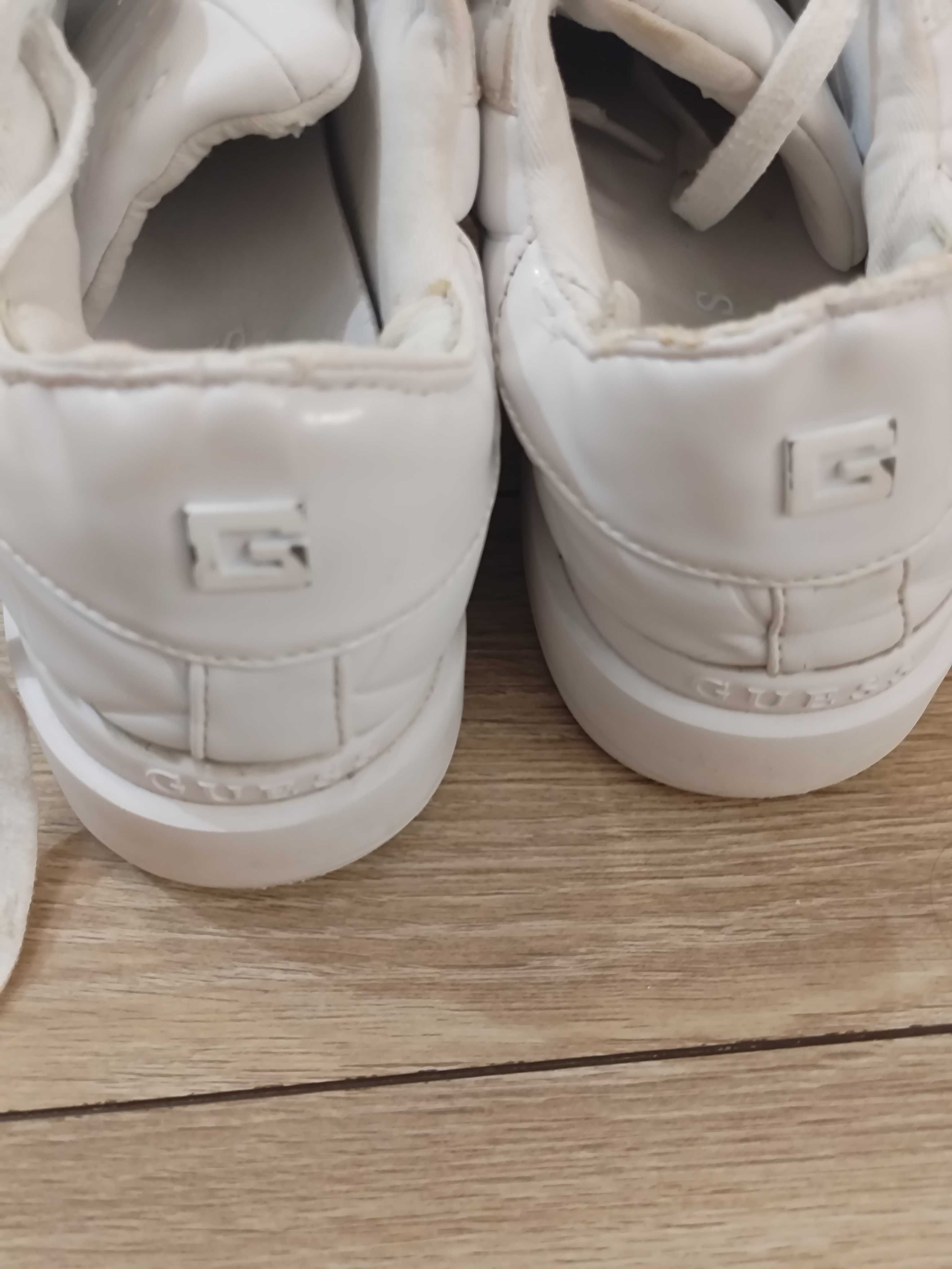 Кецове GUESS за 15лв.