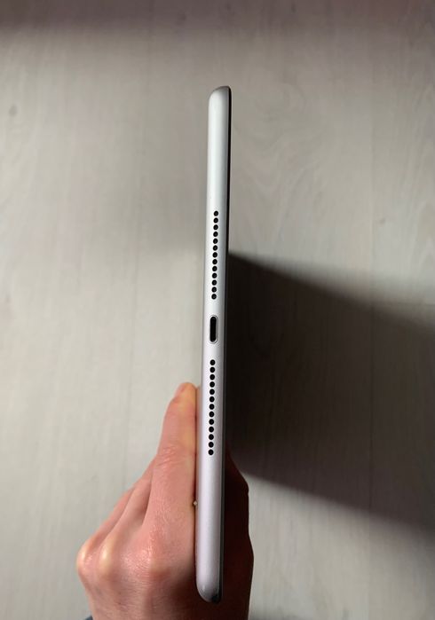 iPad 6 wi-fi 32 gb, работещ перфектно, без iCloud