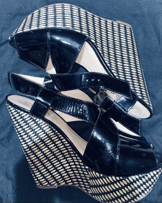 Guess сандали на платформа