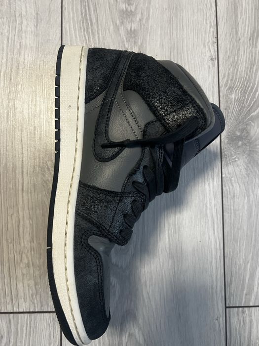 Jordan 1 MID SE Gri