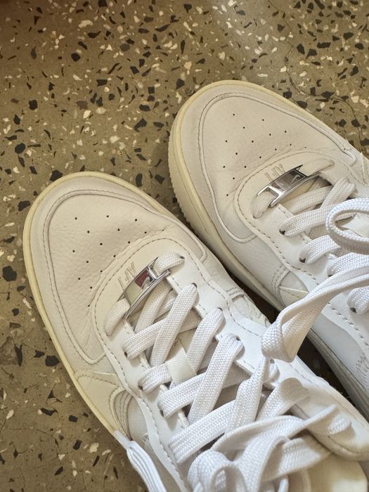 Бели маратонки nike air force