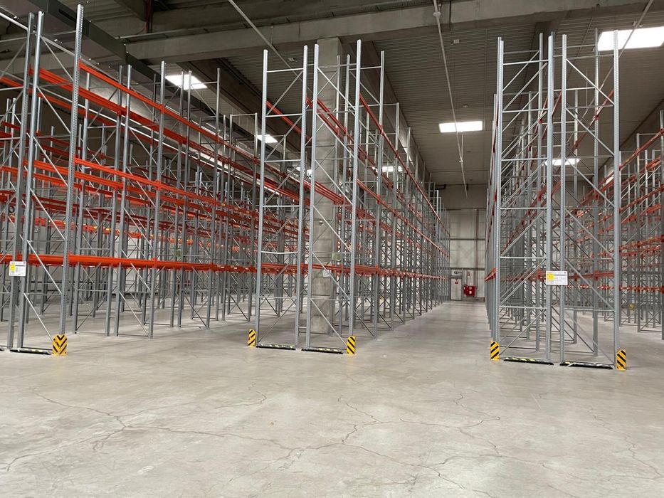 Rafturi metalice in stoc