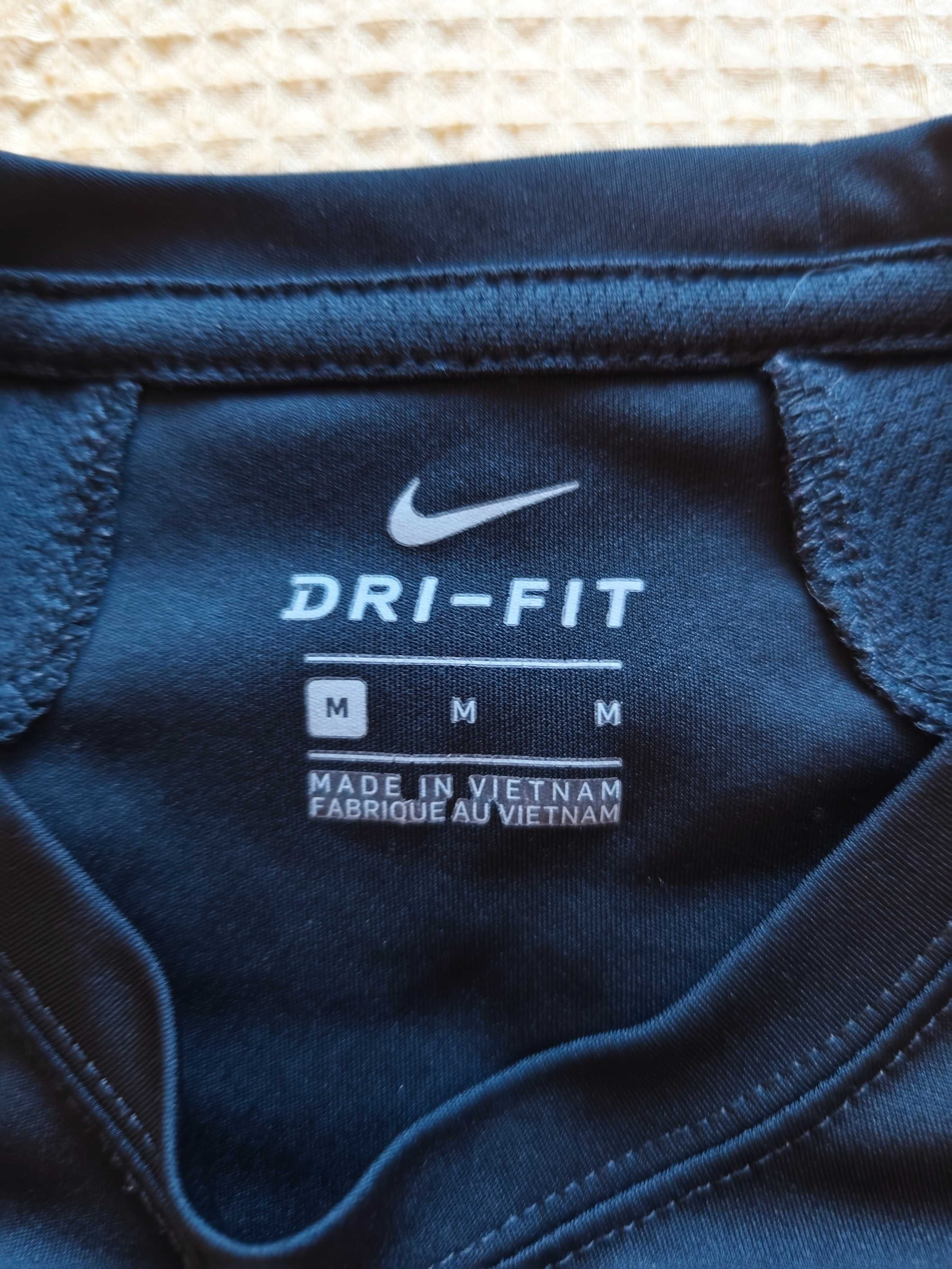 Детска тениска Nike 2 бр-20 лв.