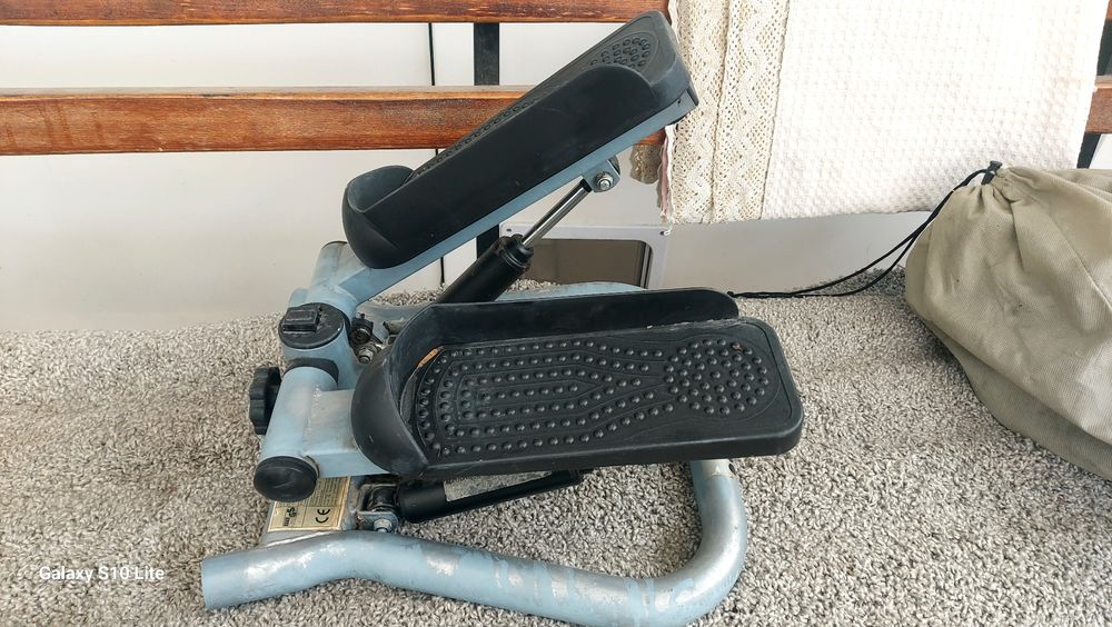 Продам тренажер для тренировки ног