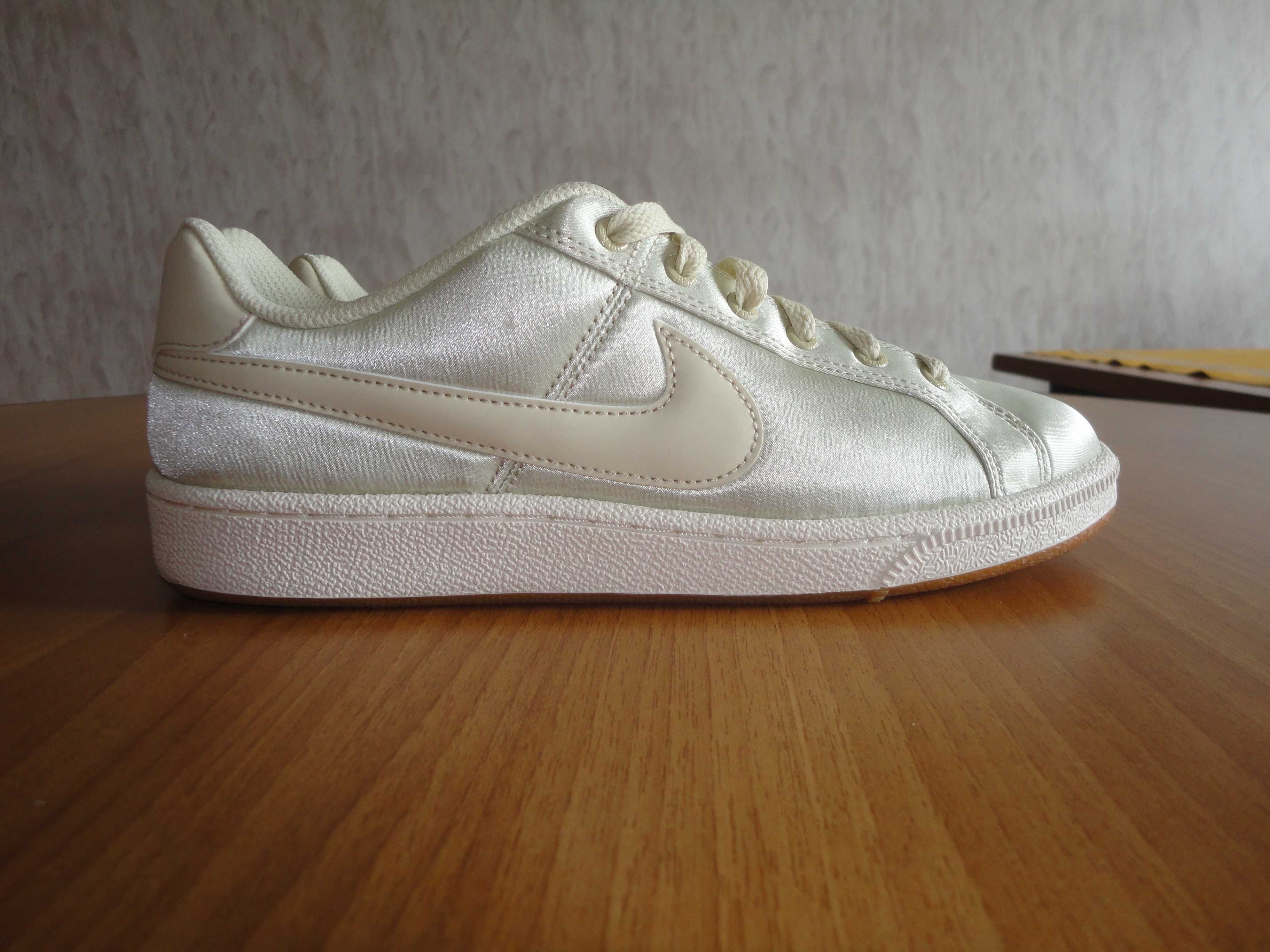 N38,5 Nike Court Royale/нови/оригинални кецове от сатен