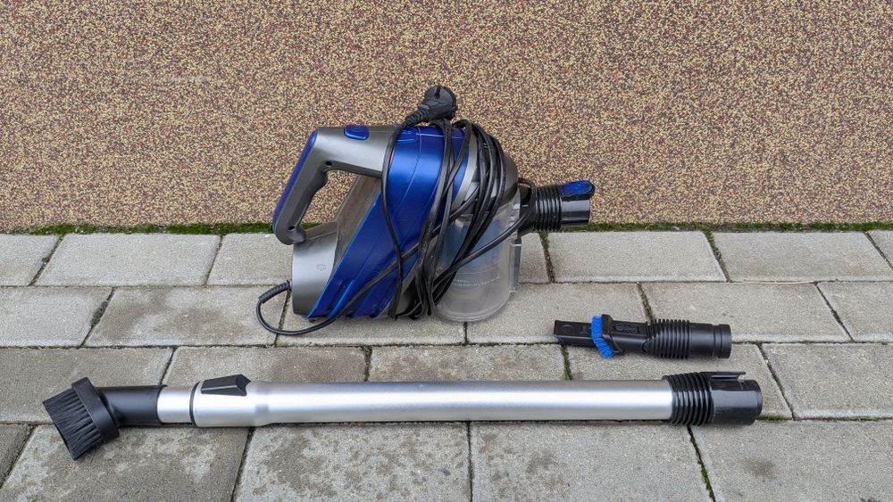 Aspirator vertical cu cablu