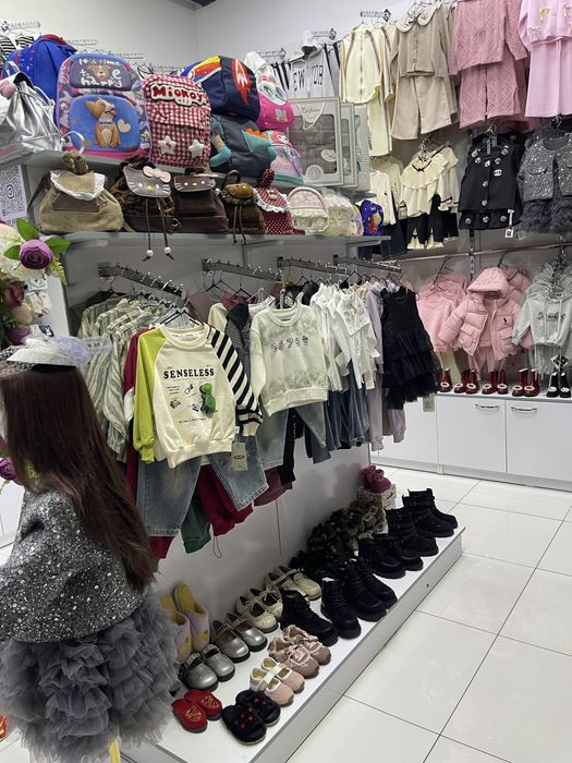 Kassa stol va stelajlar sotiladi