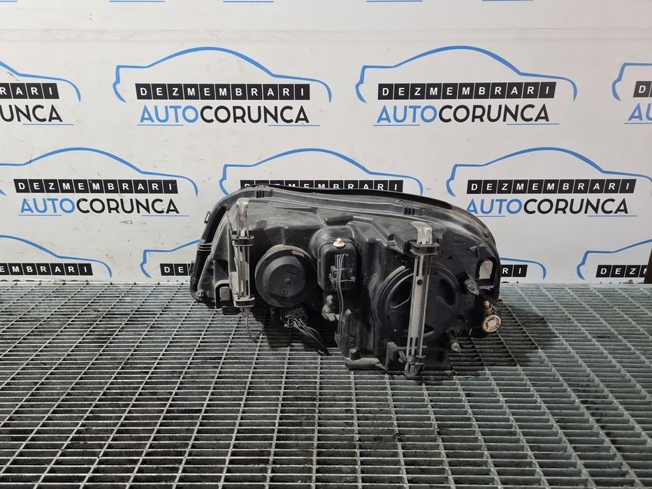 Far Dreapta Volvo XC90 Facelift 2002 - 2006 SUV 4 Usi (972) Fara xenon 30784152