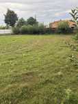 Loc de casa de vanzare.