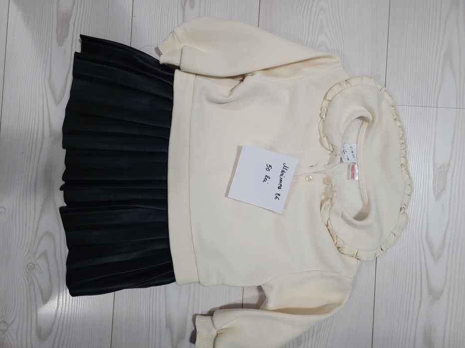 Vand haine mărimea 86,preț pe bucata
Nu asigur transport