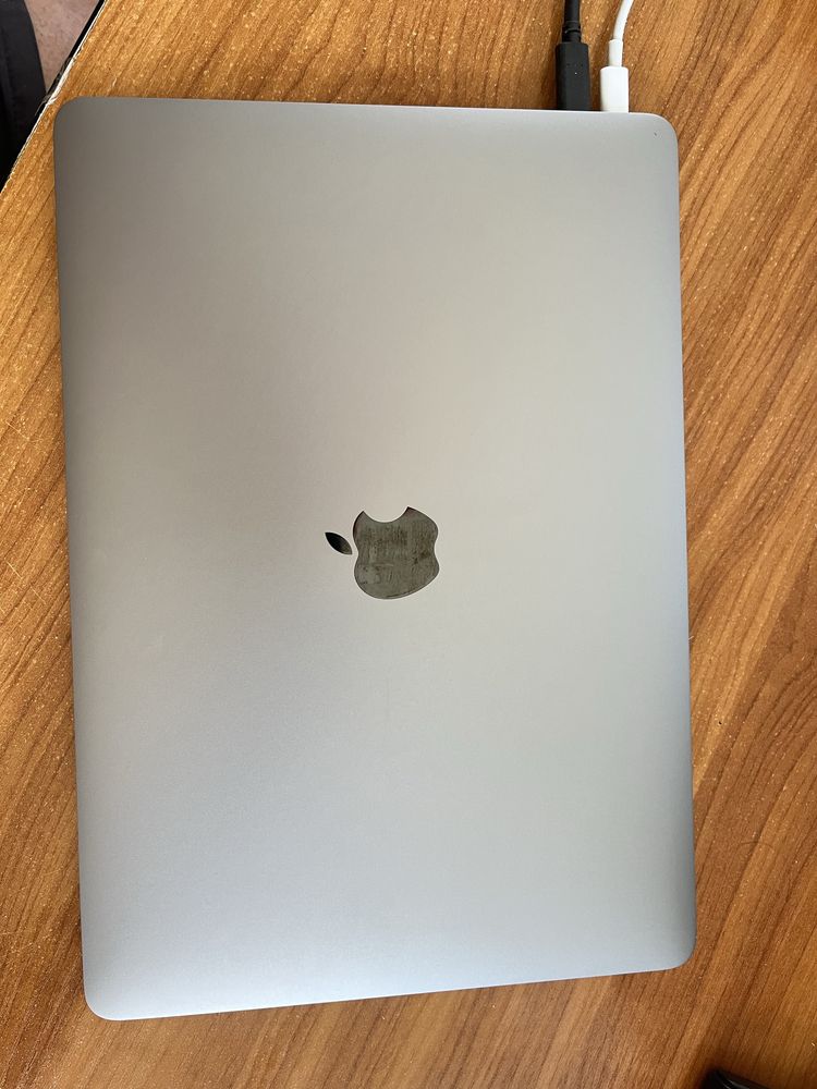 MacBook Air M1 8GB ram 256 ssd