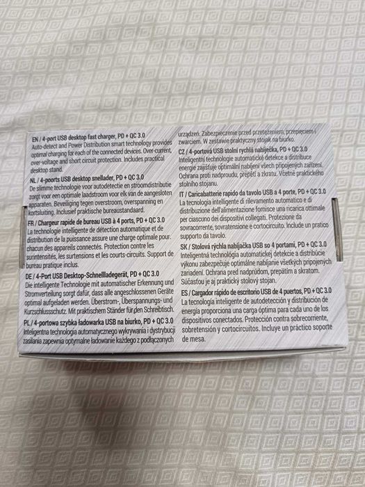 Настолно бързо зарядно устройство We-Load с 4 порта.