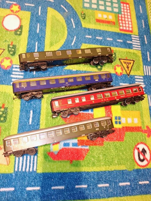 Pachet 4 vagoane metalice marklin / piese