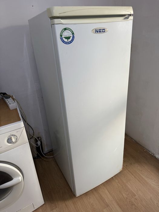 Хладилник и малък фризер