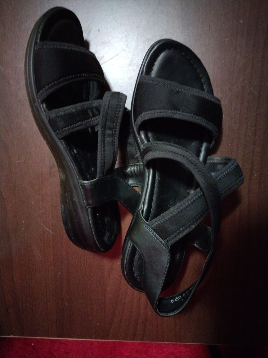 Sandale cu bretele elastice ,măsură 36