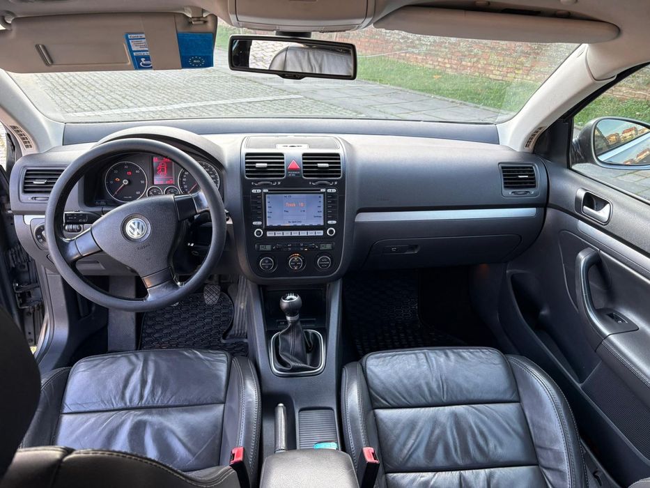 VW JETTA Berlina Full Extrase Piele Navi Cod Motor AZV Se oferă fiscal