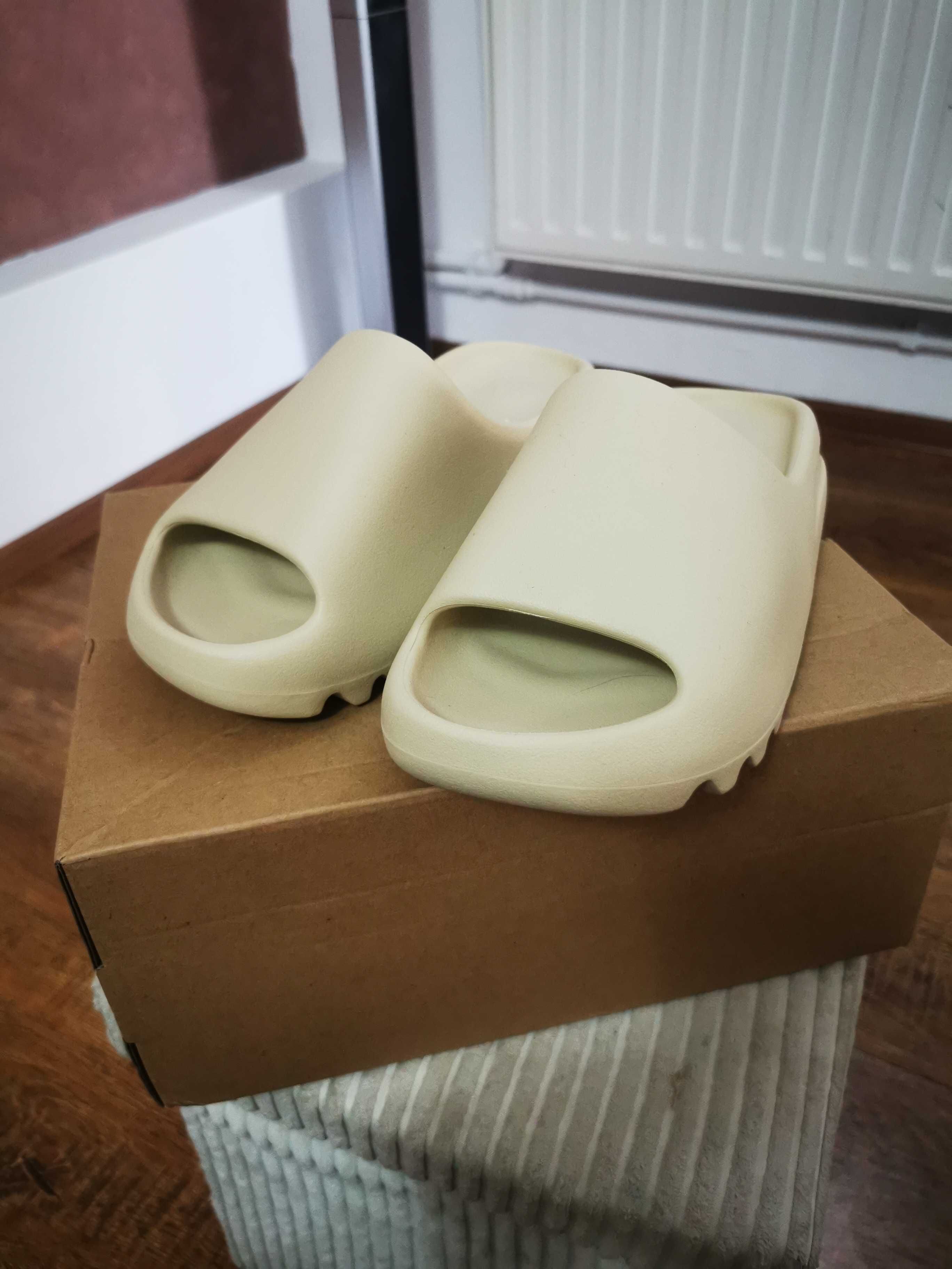 Yezzy slide adidas
