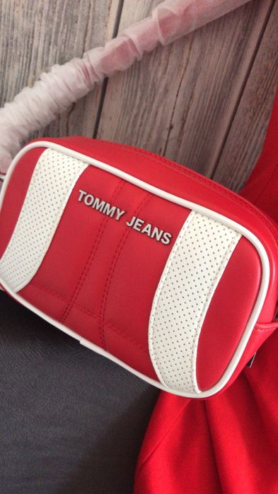 Нова чанта Tommy jeans