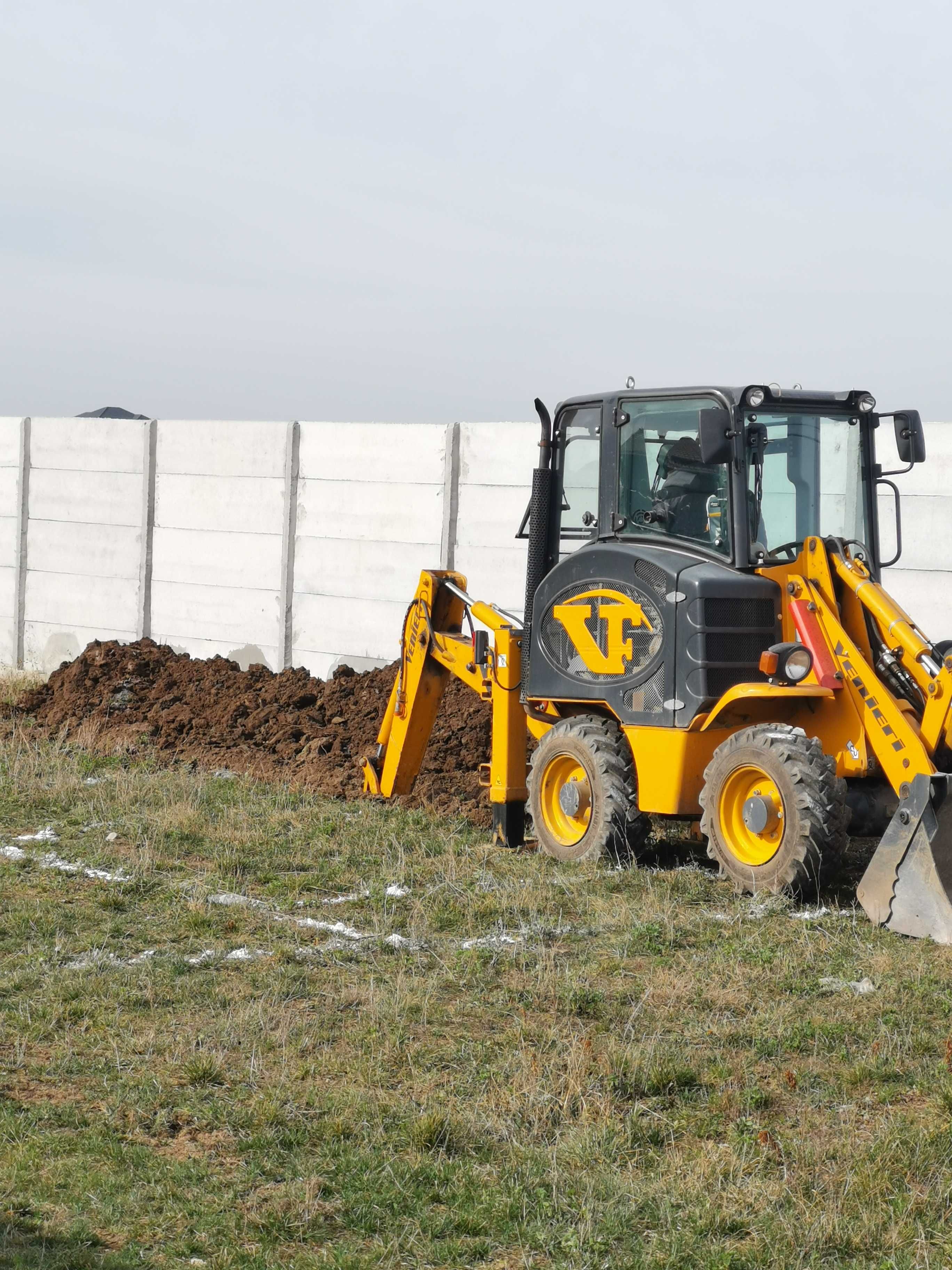Închiriere buldoexcavator venieri 1.33 b