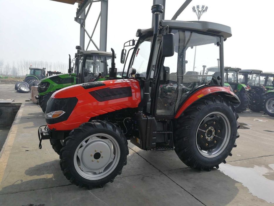 Tractor Universal Macao U700