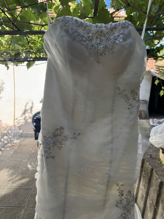 Булчинска рокля тип русалка