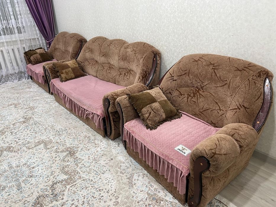 Диван с одним креслом