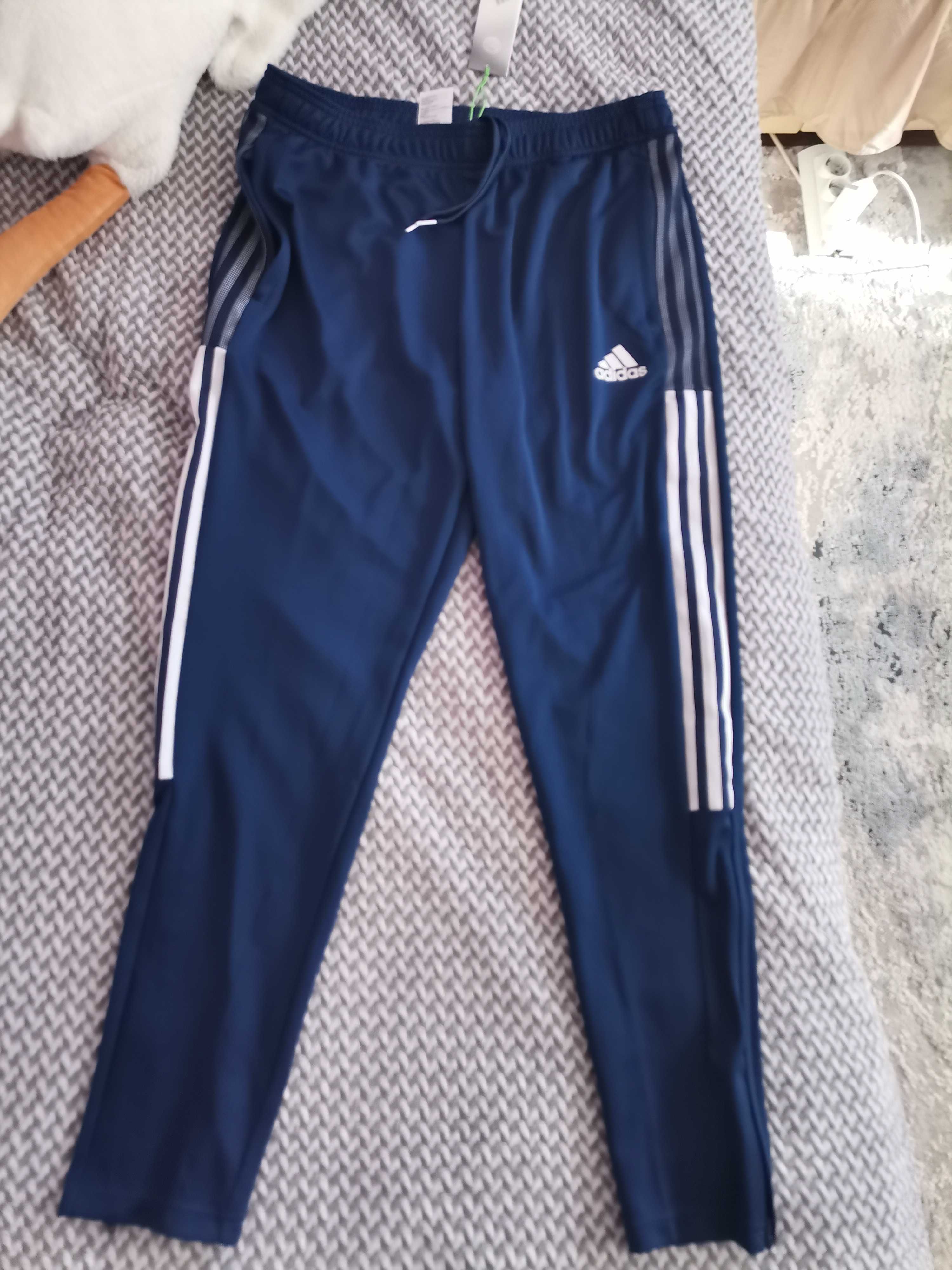 Оригинално долнише Adidas