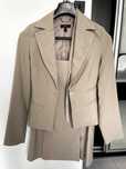 Vand costum de dama Mango, cu sacou si fusta, crem inchis, marime 34/S