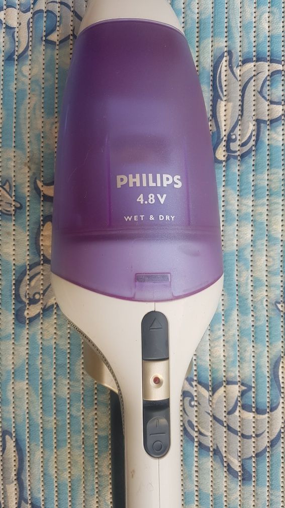 Aspirator Philips cu acumulator