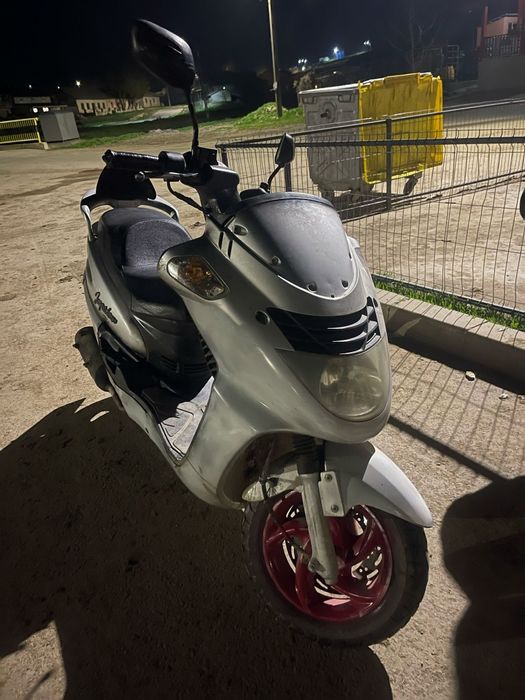 Vând scuter de 150