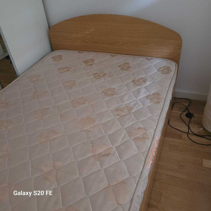 Vand pat in stare perfecta (cadru+saltea) 800 de lei