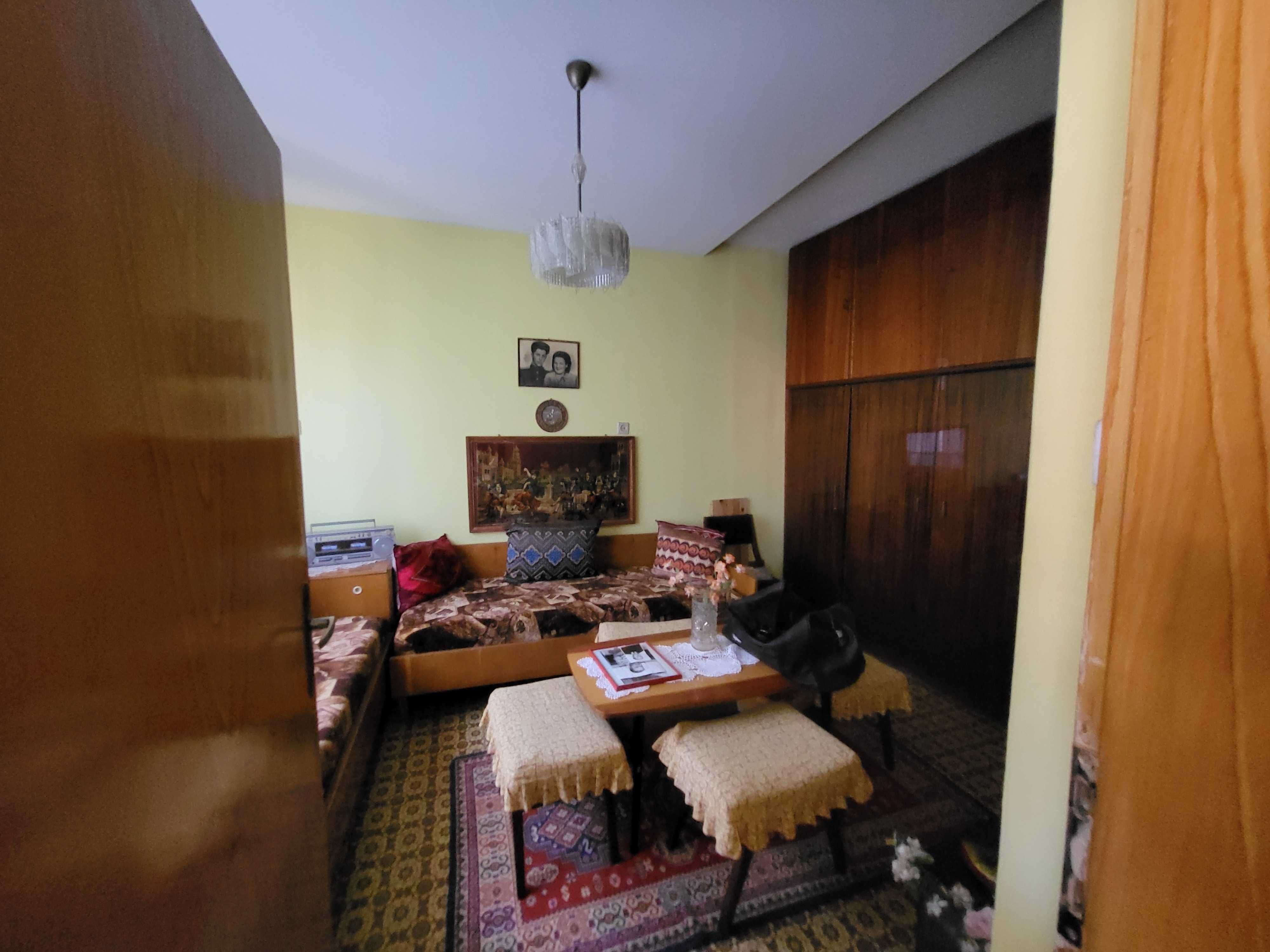 Продавам къща в гр.Пещера
