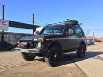 Lada Niva 4x4 1.7 benzina, troliu 4tone, inaltata, 2 seturi de roti