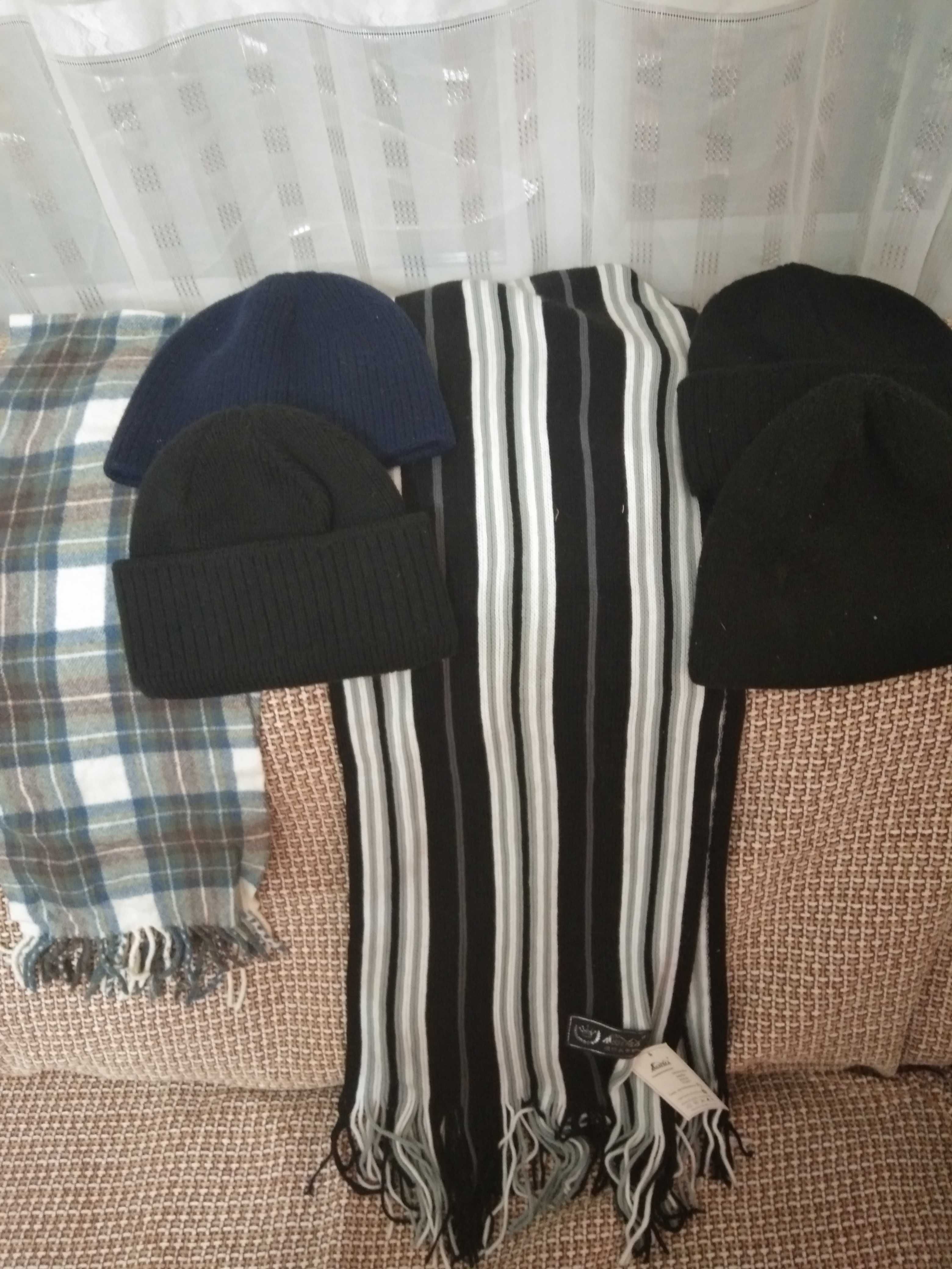 Продам мужские зимние шапки и шарфы