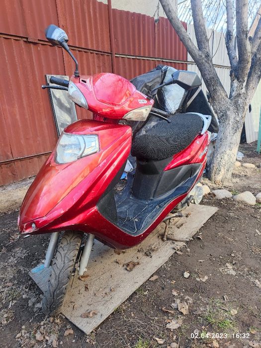 Срочно! Продам скутер.125 куб.