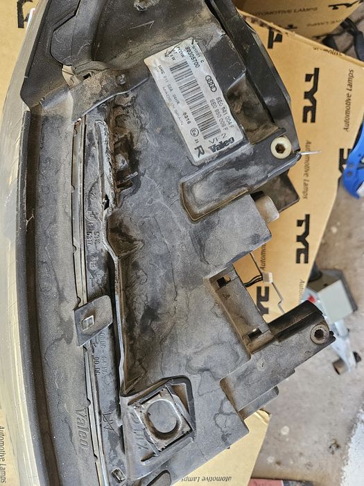 Здравейте продавам фарове за ауди А4 Б6