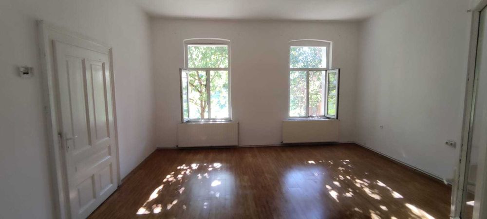 Inchiriez CASA 3 camere ultracentral Brasov