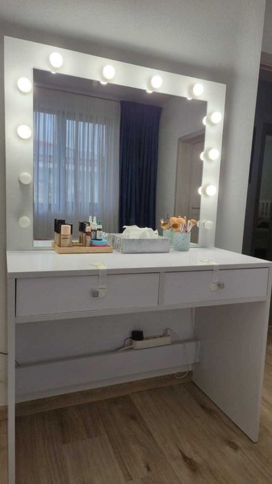 Masa de toaleta si machiaj