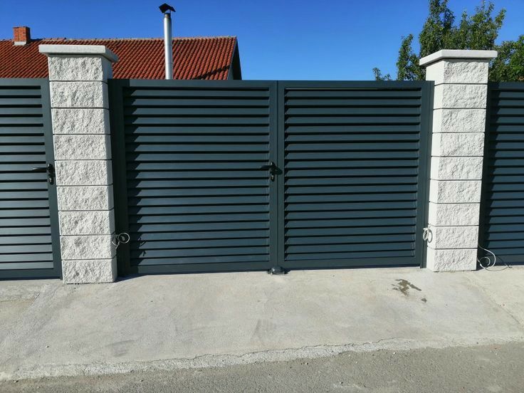 Gard modern tip jaluzea